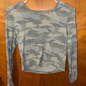 American Eagle camo long sleeve crop top size medium